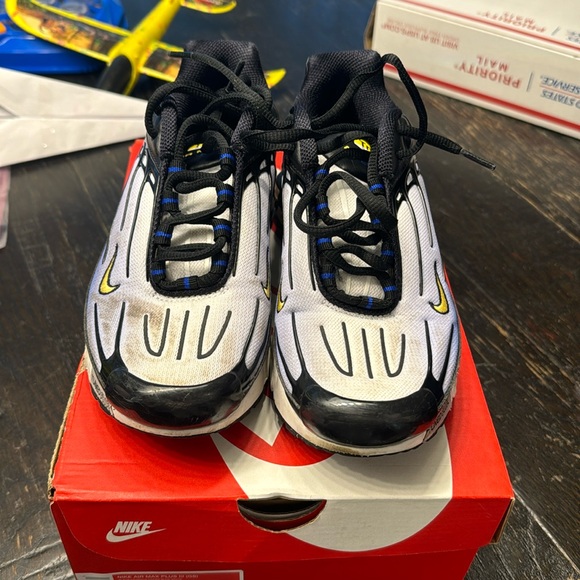 NIKE AIR MAX PLUS III YOUTH 5.5 - Picture 1 of 7